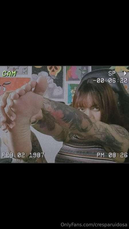 👣
