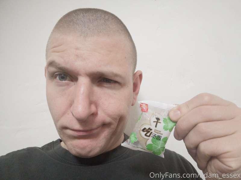 had this weird candy, dont know what it is but tastes like b..