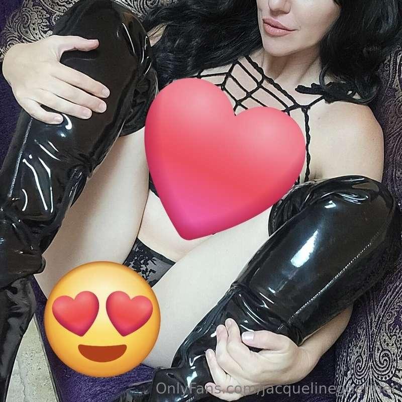 Cute little preview of the next set coming out tomorrow! It'..