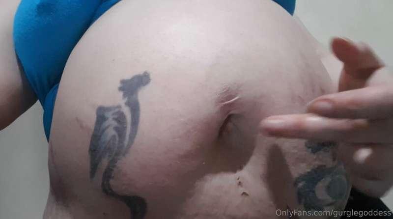 Anyone here with a bellybutton kink? I have plenty to share ..