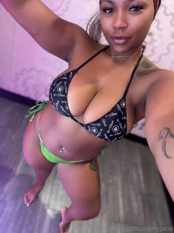 Come slide into my DMs 🥵