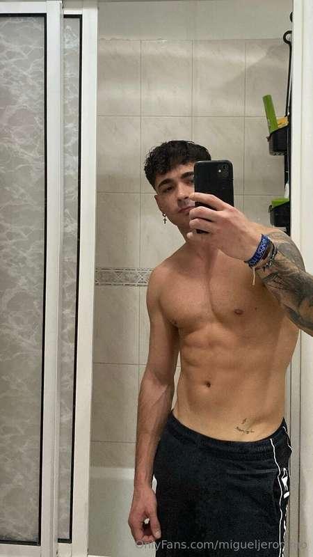 😈