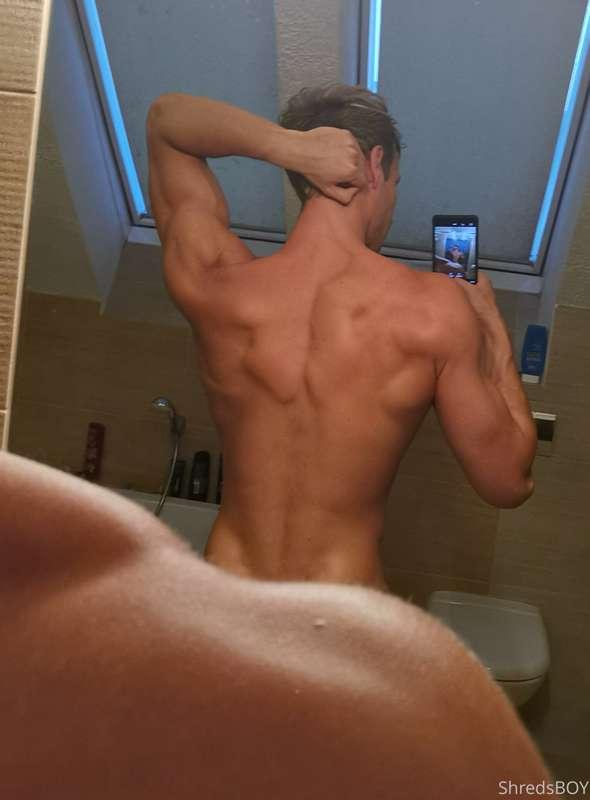 ⚠️ 200 FANS SPECIAL 💯
Firstly WOW, secondly why shoulder is ..