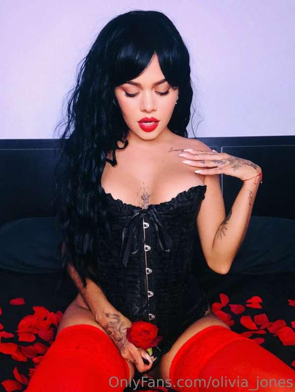 do you think my pussy smells like flowers? 💋💋💋