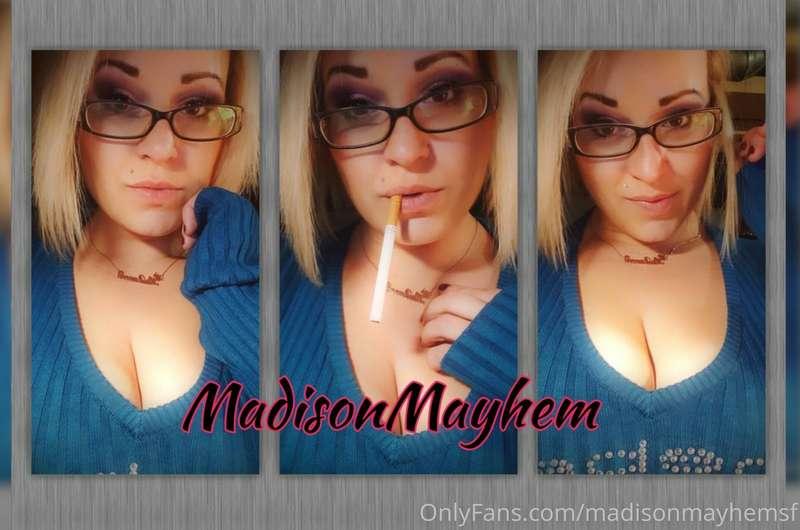 Just call me Mads 🚬 🎀🖤🎀
