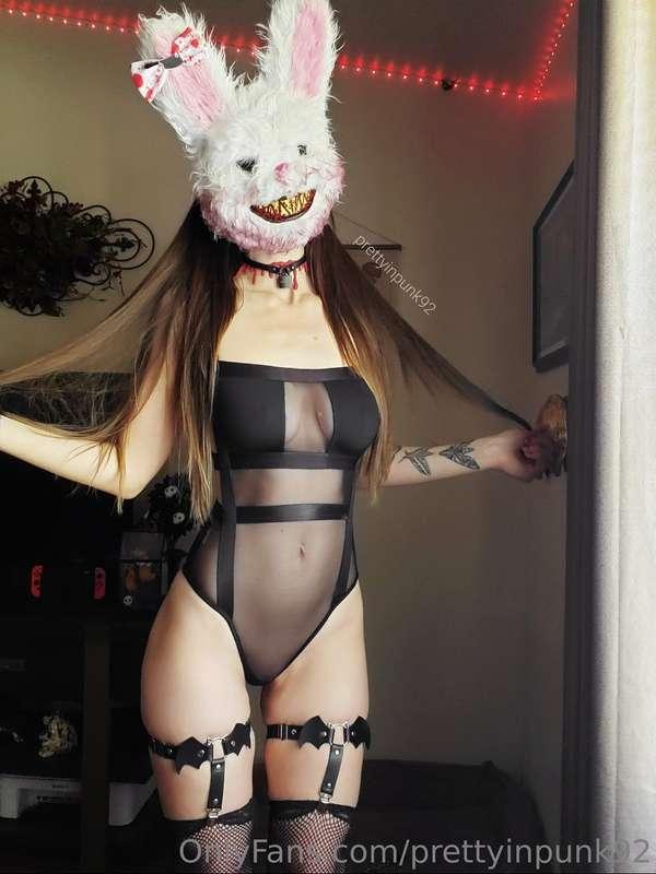 THROWBACK: Not your average Easter smut 🐇  I don't bring you..