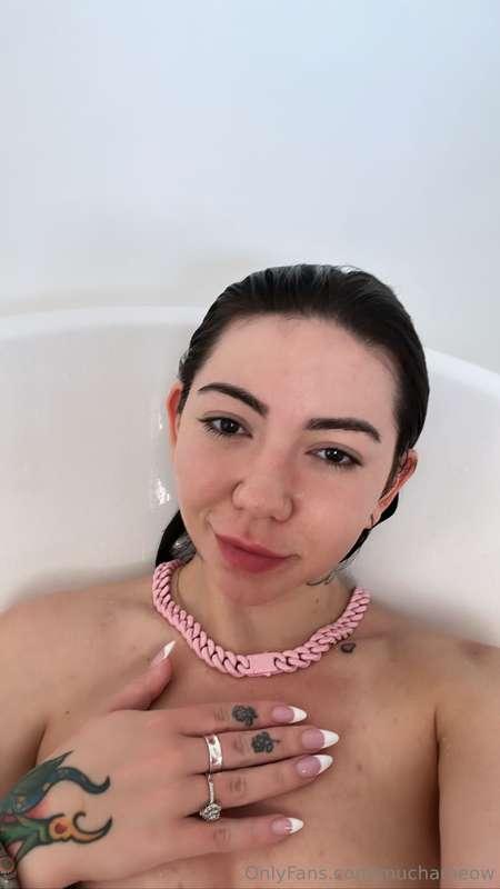 Good morning ☺️ lmk what new content you’d like to see! ☀️ 🍑..