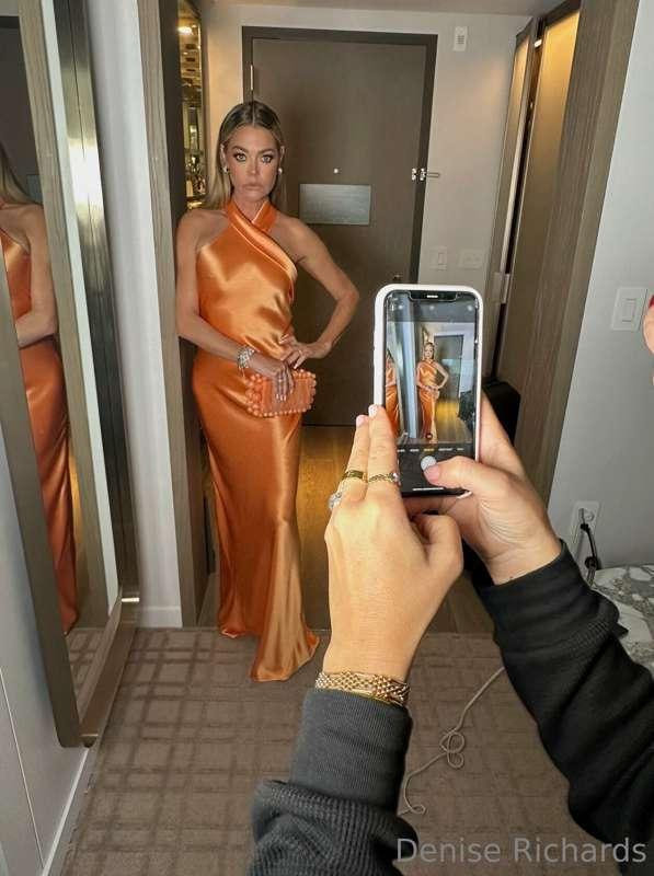Is orange my color? 🧡