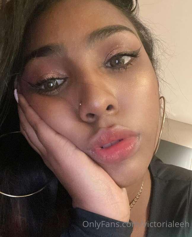 Can you imagine your cock on my delicious lips? 🫦