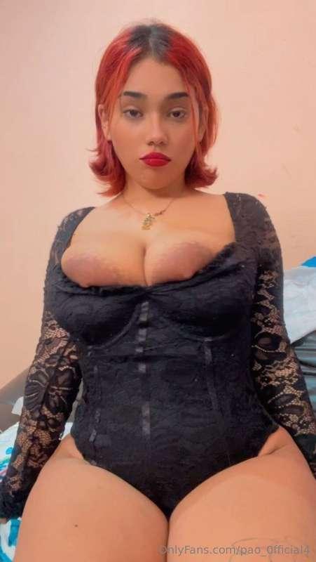 Holi bebé…..🌸 En mi perfil de Onlyfans están todas mis redes..