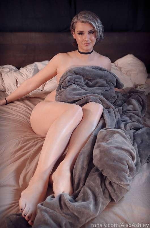 The Choker Set - Because it's the only thing I'm wearing in this set  🖤 Also, I'll just put the word "nude" in here for future subscribers to find this one 😂 This set was so fun to create for you all, and was definitely a first but... I couldn't not do it, you all have been requesting a set like this for a while. Hopefully it satisfies some long desired lusts 😜 #trans #nude #tgirl #trap #femboy #feminization #feminization #ass #thicc #mtf #bend #booty