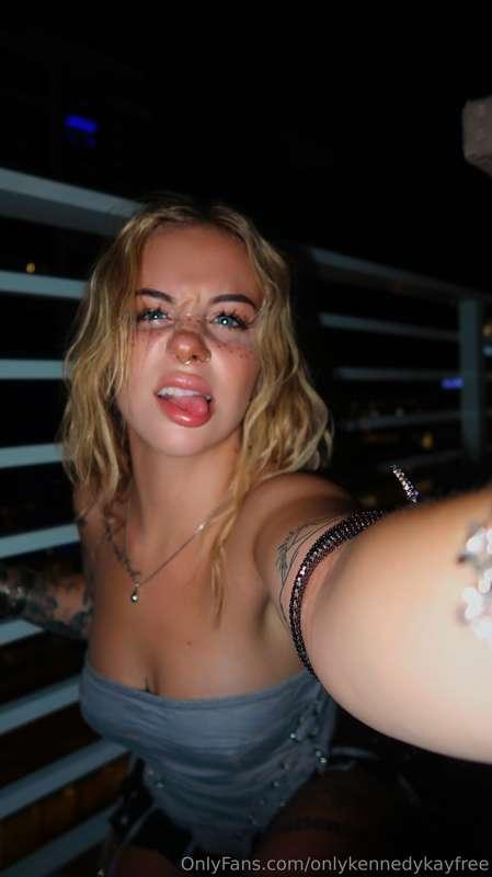 Keeping it fun and flirty for you daddy!