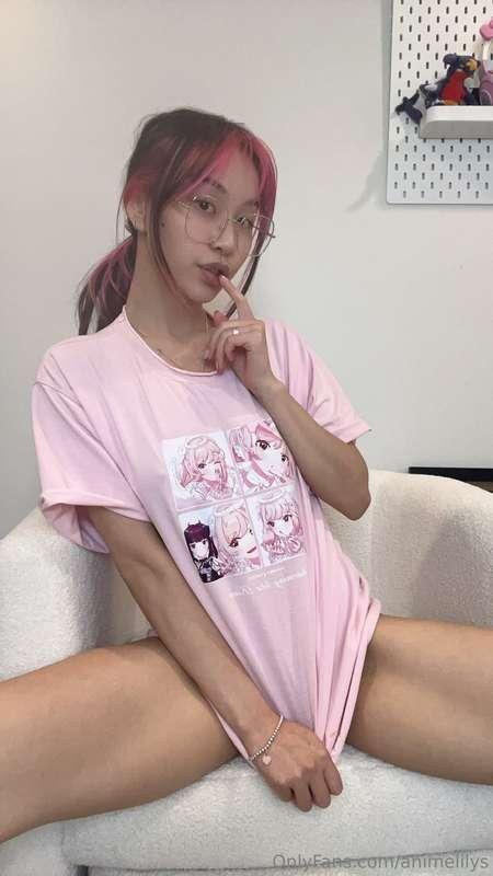 no pants, hair tied, chillin' with no make up on.. how do i ..