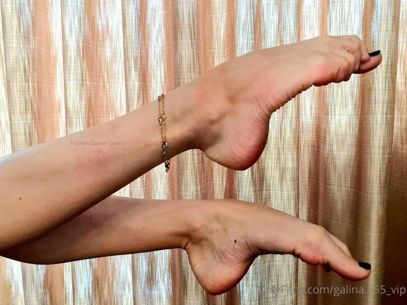 Dancing mood today! Would you care for them? 😇