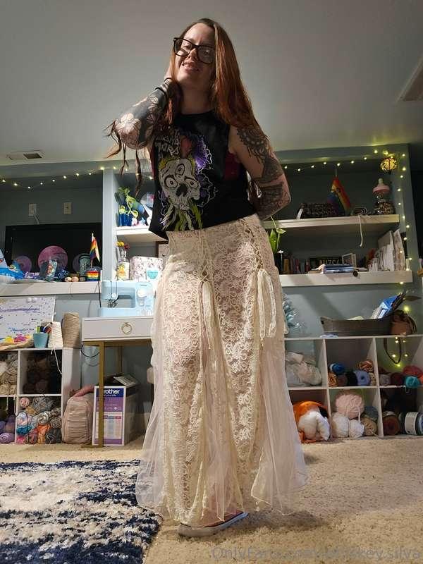 Concert T and a skirt! Feeling adorable ✨️