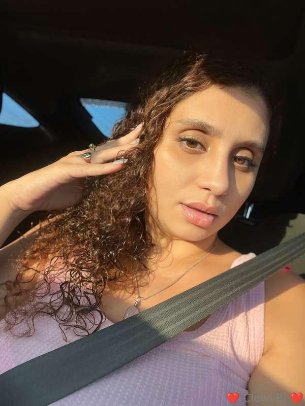I'm so hot I want you to watch me touch myself for you. 🔥😈