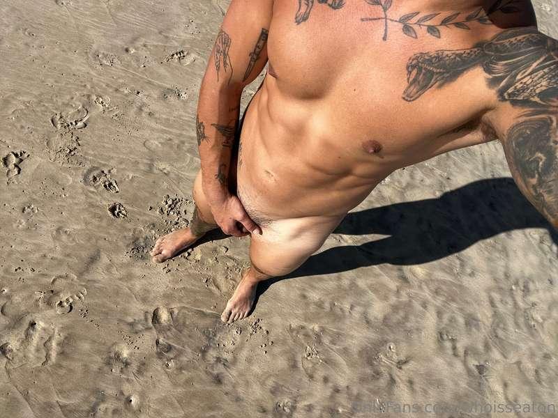 Nude beach ? 👀