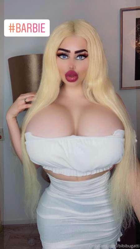 Do you prefer tits or ass?🙈
