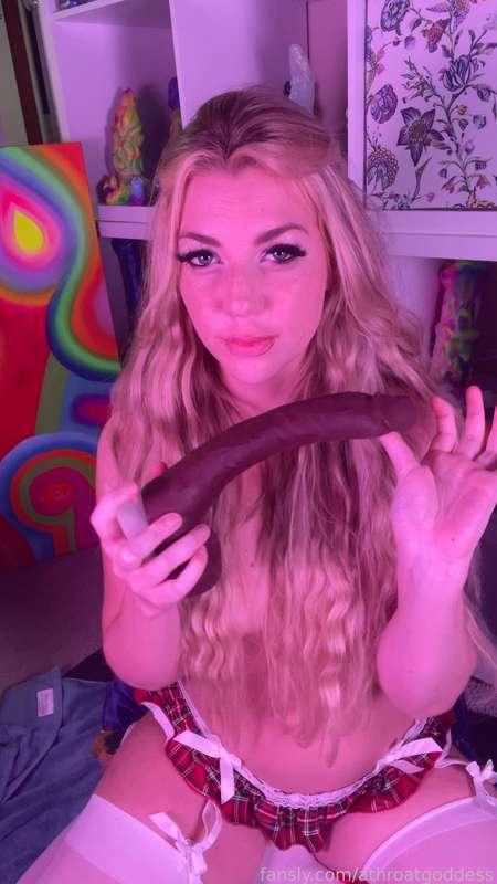 Place your bets 😈 Tip $10 if you think I can swallow all 10 inches 👀