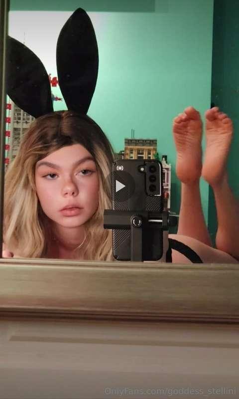 Want to see some sexy foot play? This video will drive u ins..