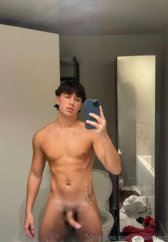 Would you be on your knees for me ?😏🙈