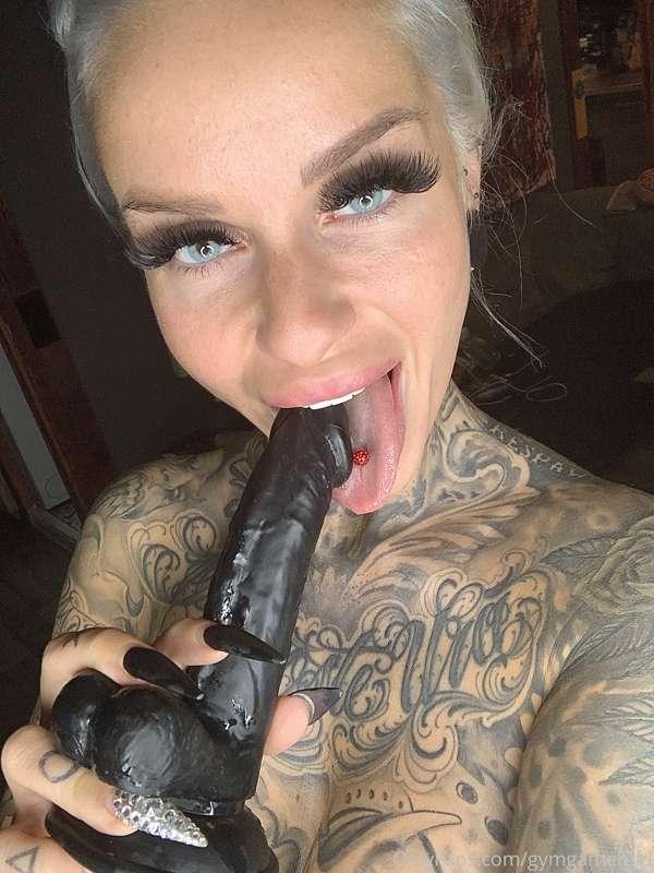 💦DICK PIC CONTEST💦 
Send me a 10$ tip and a picture of your ..