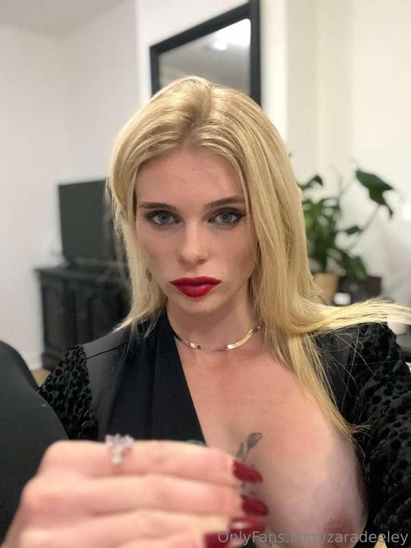 Red lips and pink nips 