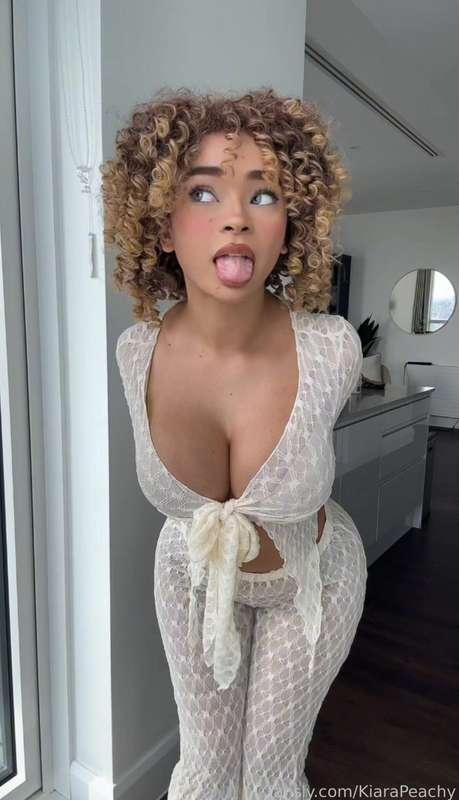 kiarapeachy image #4