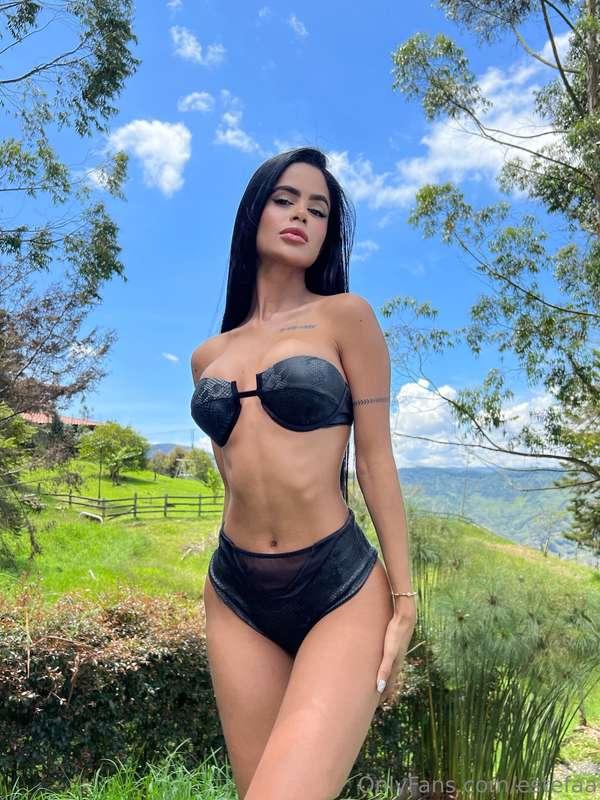 Naughty in black, nice when I want to be. 😏💋