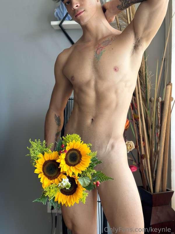 Have you ever gotten flowers for valentine's? 🥰 these are fo..