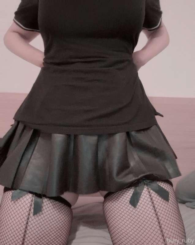 new thigh highs + full body pic :3 hope u like it o: 🖤