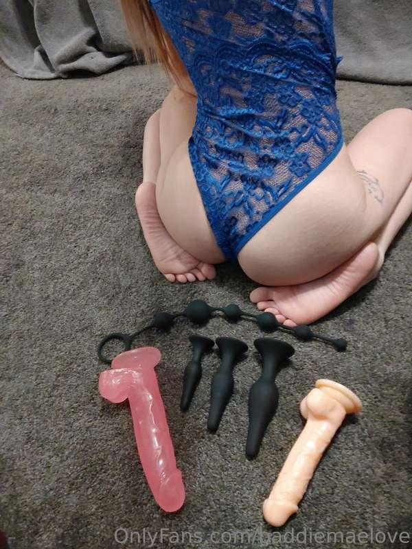 I love playing with all my toys 😋😋