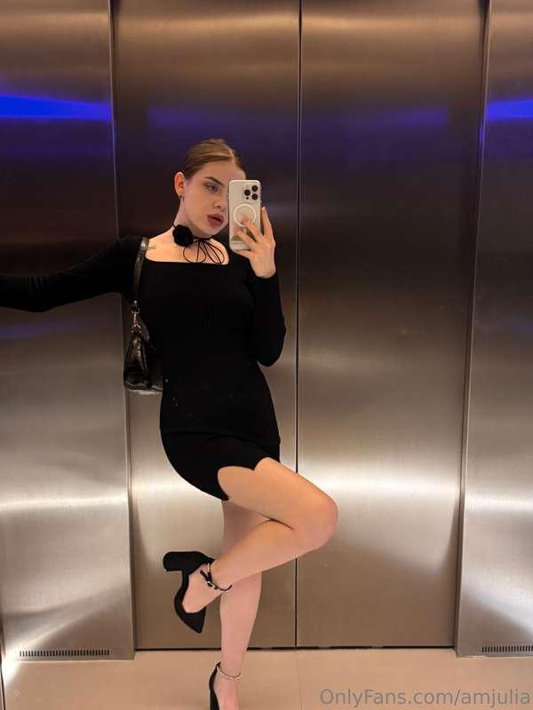 Today I'm wearing a business look and I'm ready to conquer t..