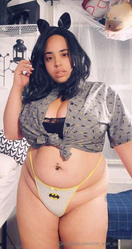 Kitty Cat play with the Bat 🖤✨️