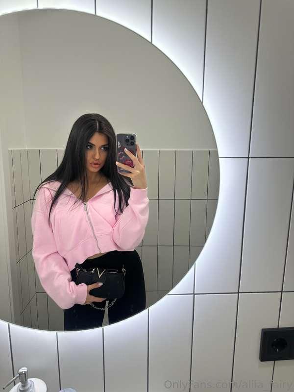 Well, I decided to just take a photo in the mirror in the mi..