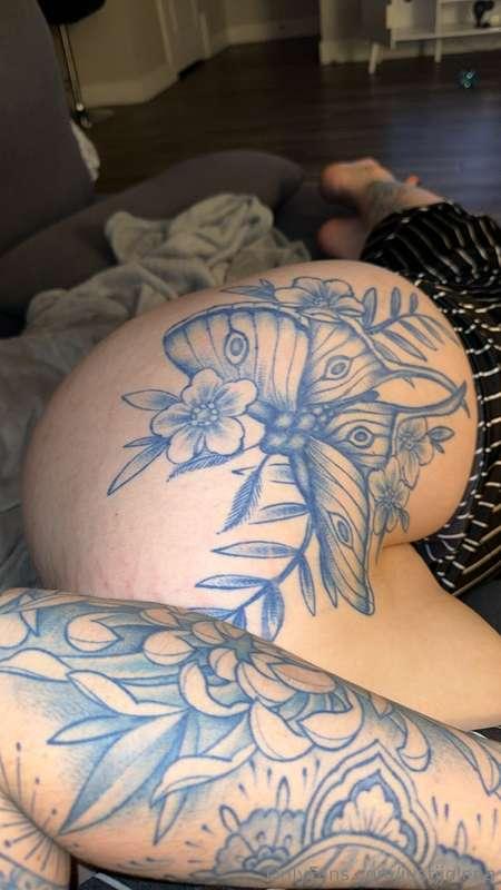 Love my hip tattoos 💙