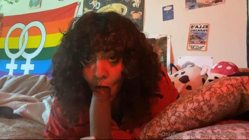 screenshot from a video<3 i have so much fun with this toy
