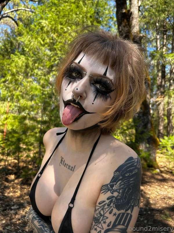 would rather you give me a facial or cum on my tits? 