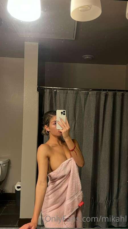 I’m about to shower, do you wanna join?👅💦