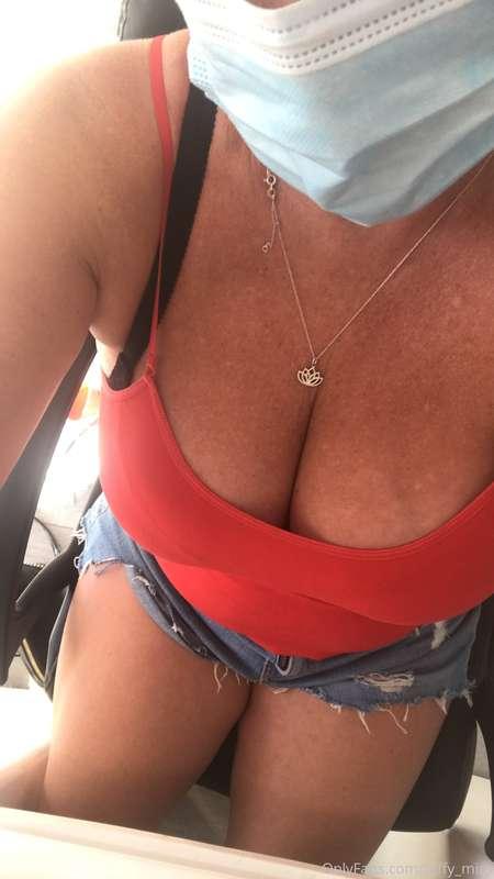 Getting my nails in done in whore red!!