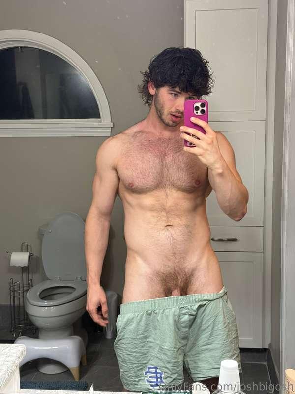 looking like i need to be touched🫣