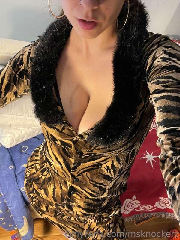do you like my cleavage? 🥰