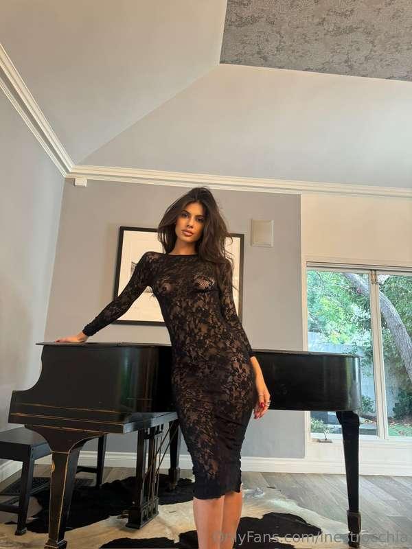 💋 WHO IS UP FOR A CHAT ONE ON ONE? 💋 I WILL BE ONLINE FOR A ..