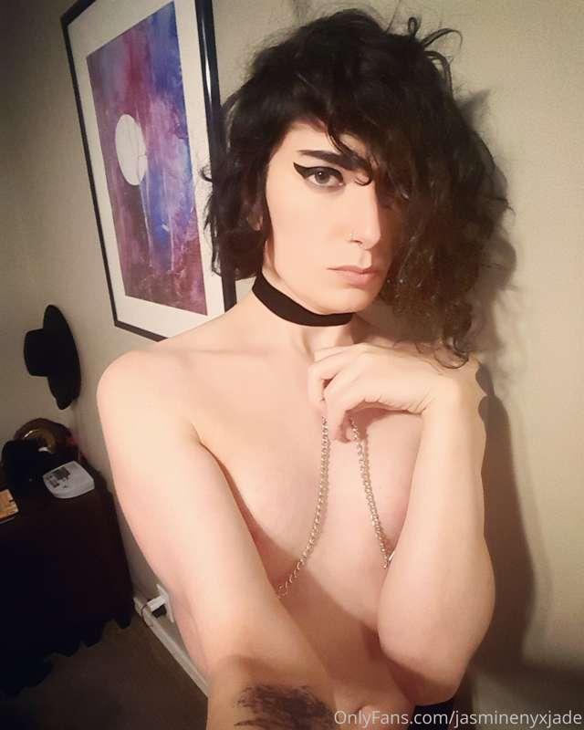 Who likes girls with soft, red nips?
