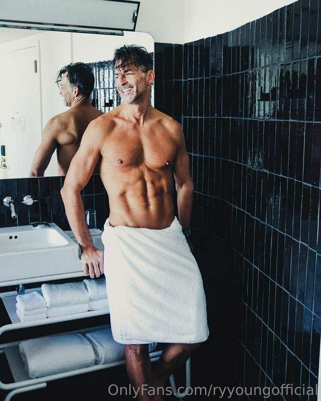 Good morning New York City! Rolling out of bed and getting t..