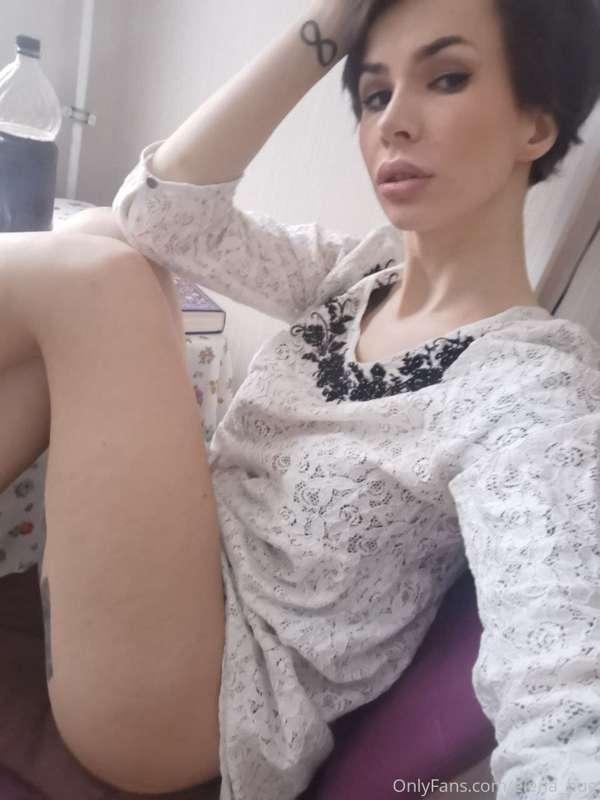 👀 Baby look how I crave your cock 🍌 right now! I want to und..