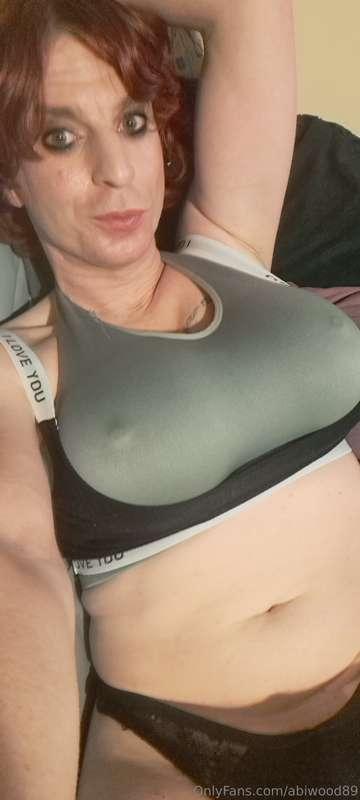 Second outfit brought a bit more attention and 00.30 until 4..