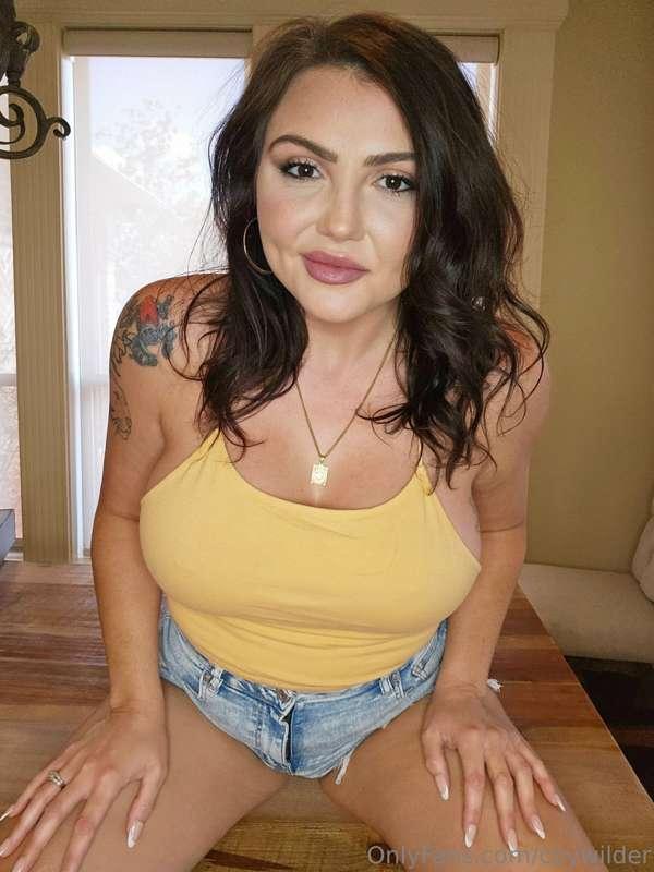 Like ❤️ if you love Milfs 

Follow me @coyandcocky if I'm yo..