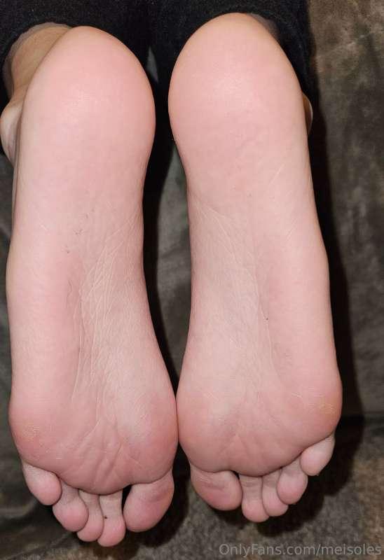 Imagine getting smothered by my big Asian soles