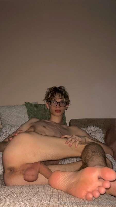 adamhrvth1 image #0
